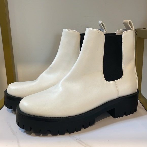 BP KORA LUG CHELSEA BOOT IN WHITE - Picture 3 of 7